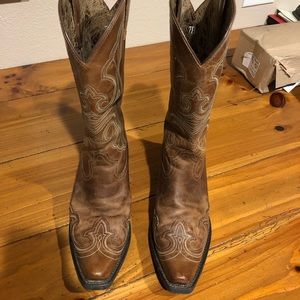 ARIAT- Round Up D Wingtip Western Boot